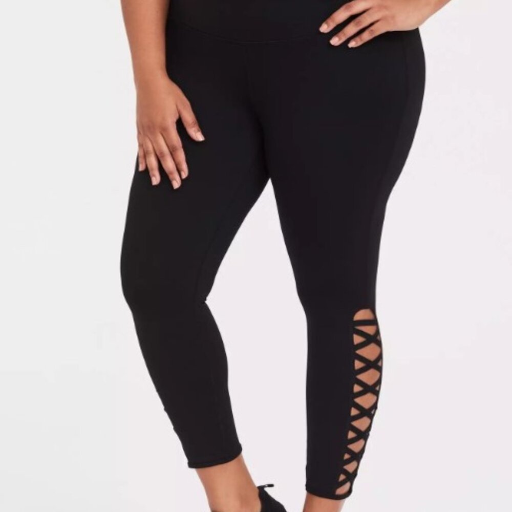 Torrid Size 4 Performance Core Crop Lattice Detai… - image 5